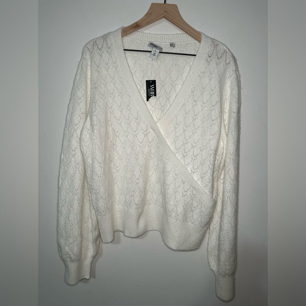 White House Black Market Surplice Long Sleeve Sweater SZ XL White V Neck